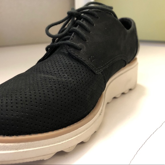 Clarks Oxford Shoes - Picture 2 of 4